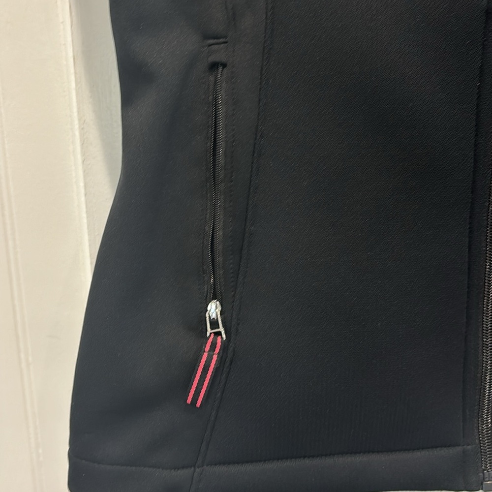 IZOD Shell Vest - Picture 2 of 5